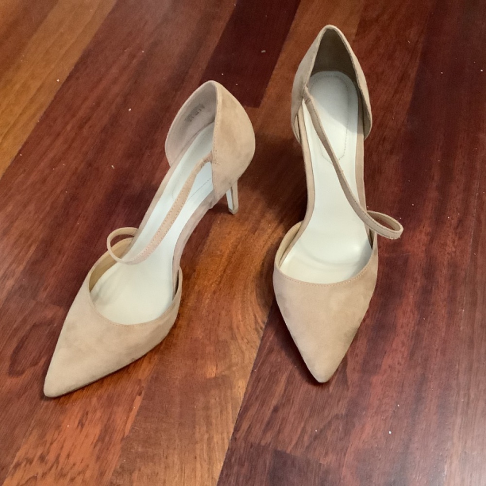 Aldo tan suede heels. - Picture 3 of 3